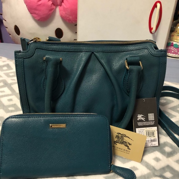 Authentic Burberry satchel and matching wallet - Picture 2 of 3